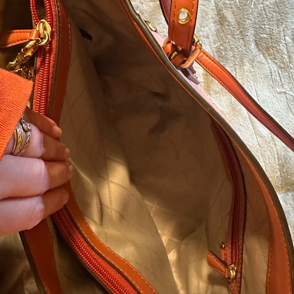 Michael Korrs “Authentic” Tags are included slightly used Voyager East/West Tote - Picture 8 of 12